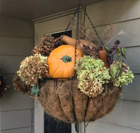 Fall Outdoor Hanging Basket Ideas, Hanging Fall Decorations Outdoor, Holiday Hanging Baskets, Fall Outdoor Hanging Baskets, Fall Shepards Hook Ideas, Fall Hanging Basket Ideas Front Porch, Outside Fall Decorations Front Yards Pots & Planters, Diy Fall Hanging Basket Ideas, Hanging Baskets For Fall