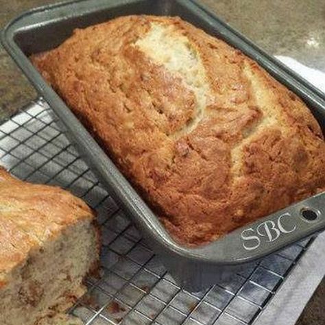 Cream Cheese Banana Nut Bread Fruit Bread Recipes, Cinnamon Loaf, Apple Bread Recipe, Banana Nut Bread Recipe, Food Change, Nut Bread Recipe, Coconut Dessert, Red Delicious Apples, Apple Dessert