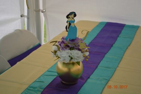 Princess Jasmin centerpiece Princess Jasmine Centerpiece Ideas, Jasmine Centerpiece Ideas, Beauty And The Beast Diy, Princess Jasmine Party, Aladdin Birthday Party, Princess Jasmine Birthday Party, Aladdin Party, Princess Jasmine Birthday, Jasmine Party