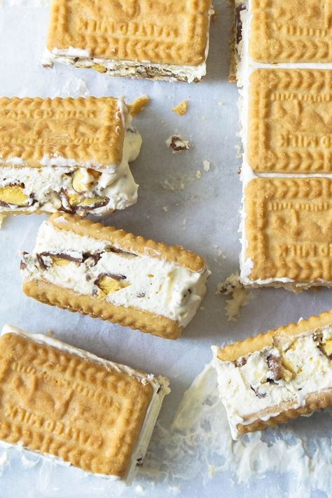 #RecipeoftheDay: "So easy to make and a big hit with both young and old, tastes just like ice-cream with a nice crunch." - nonos232 Biscuit Ice Cream Sandwich, Ice Cream Slice, Gelato Recipes, Slice Recipes, Sweet Bakes, Slice Recipe, Chocolate Slice, Cuban Cuisine, Dried Fruit Mix