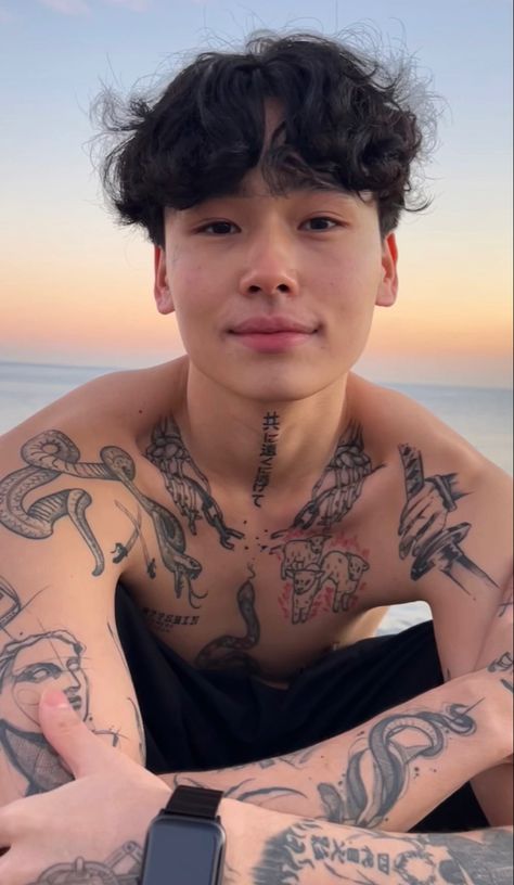 Tattoo Boy Aesthetic, Vlad Hoshin, Black And White Snake, Snake Tattoos, Asian Male Model, Korean Tattoos, Mens Shoulder Tattoo, Asian Tattoos, Handsome Asian Men