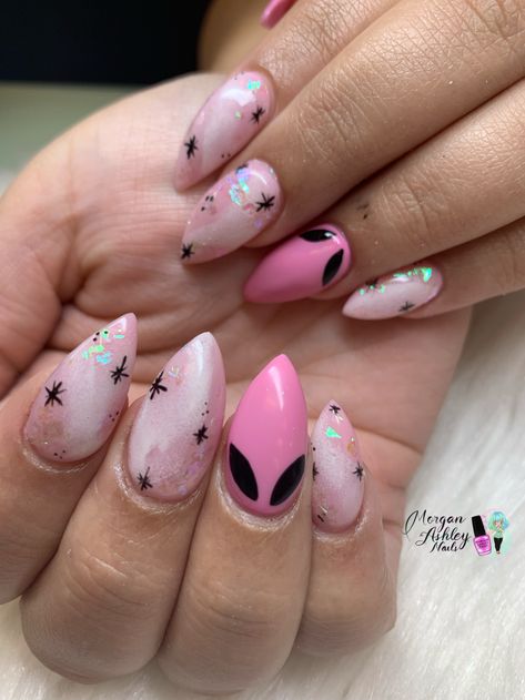 Alien Nail Art, Coachella Nails, Alien Nails, Pink Alien, Eye Nail Art, White Glitter Nails, Edgy Nails, Simple Gel Nails, Nail Art Ombre