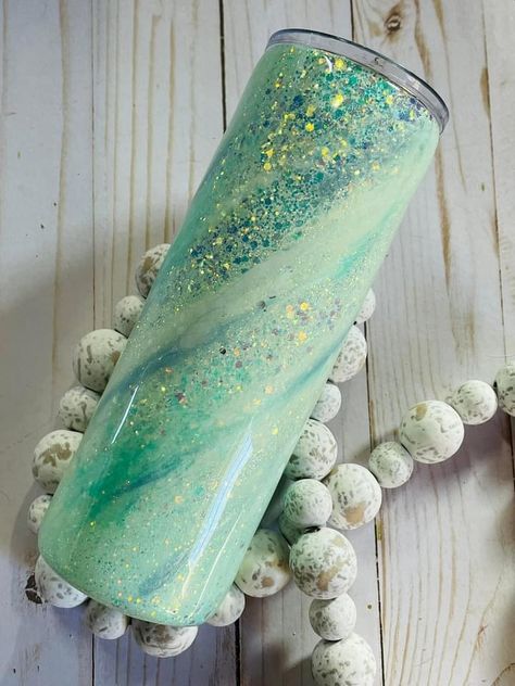 Mint Green Tumbler Ideas, Olive Green Tumbler Ideas, Yellow Tumbler Ideas, Spring Tumblers, Green Glitter Tumbler, Beach Tumblers, Tumbler Resin, Glitter Tumblr, Interesting Crafts