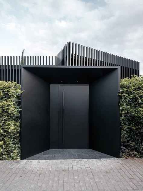 Black Architecture, Building Entrance, Front Gate Design, Modern Entrance, Door Gate Design, Front Gates, Gate House, Entrance Design, Studio Mcgee