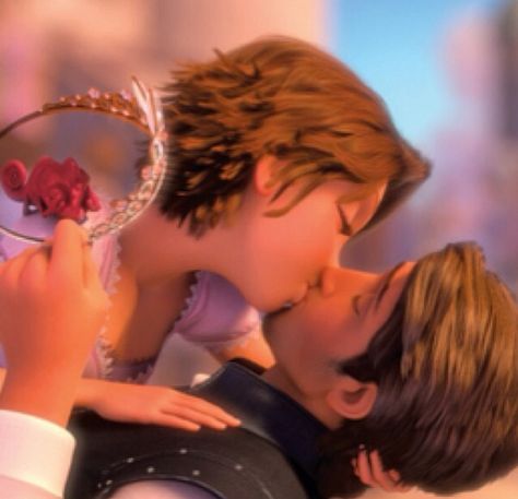 Rapunzel Short Hair, Rapunzel Y Flynn, Rapunzel And Flynn, Rapunzel And Eugene, Disney Rapunzel, I Saw The Light, Best Disney Movies, Disney Princess Pictures, Disney Couples