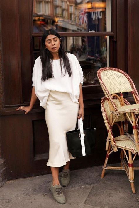 All-white outfit: white top and cream slip skirt: best slip skirts: monikh dale wearing cream slip skirt Expensive Dresses, Big Skirts, Midi Skirt Outfit, Long Skirt Outfits, Silk Outfit, Slip Skirts, Looks Street Style, Dress Out, Slip Skirt