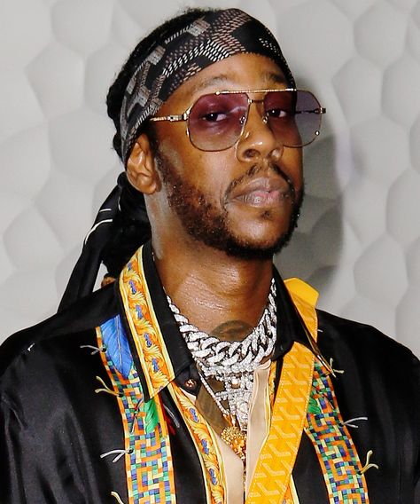 I Didn’t Know How Badly I Needed To Watch 2 Chainz Try Expensive Stuff #refinery29 https://www.refinery29.com/en-us/2017/11/181420/most-expensivest-2-chainz-show-review Future And Drake, Expensive Stuff, New Television, Summer Classes, 2 Chainz, Rich And Famous, Good Raps, Trap Music, Latest Albums