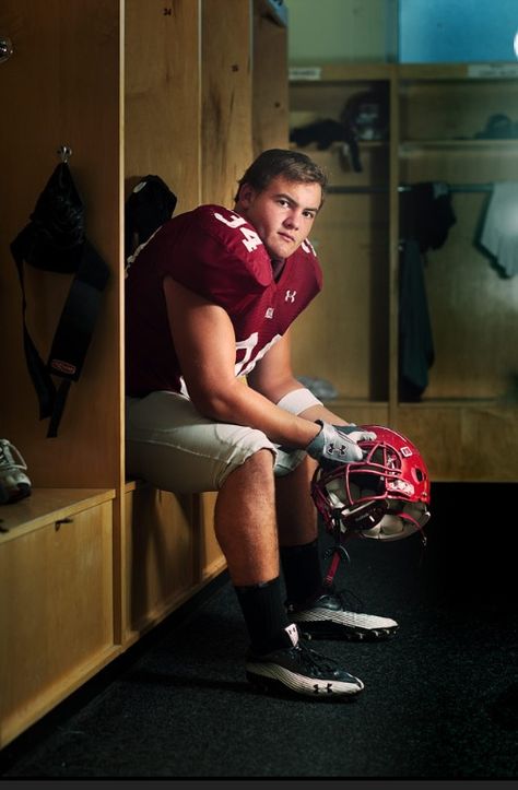 Senior Sports Portraits Football Locker Room, Senior Picture Ideas For Guys, Nashville Photography, Football Senior Pictures, Senior Photos Boys, Football Poses, Senior Football, Sport Portraits, Sports Photo