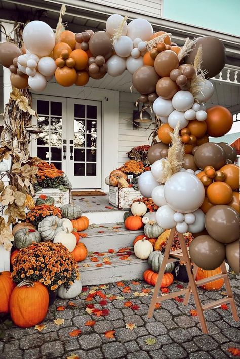 Burnt Orange Balloons, Fall Balloon Arch, Balloon Centerpieces Diy, Fall Wedding Party, Balloon Arch Wedding, Thanksgiving Dinner Decor, Pumpkin Patch Photoshoot, Fall Backdrops, Sweet Sixteen Birthday Party Ideas