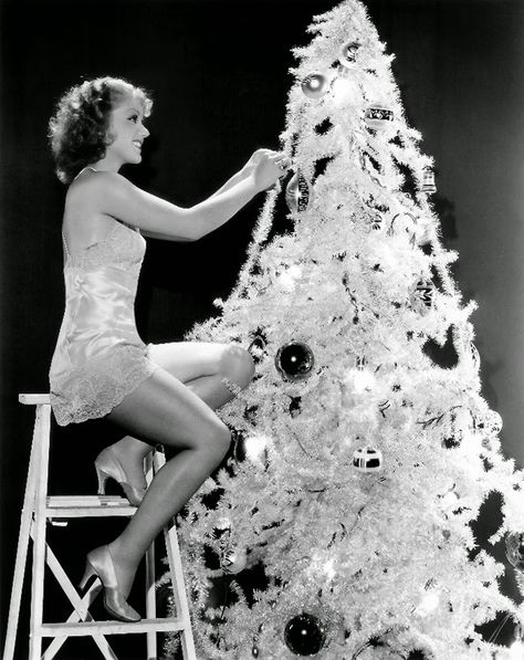 vintage everyday: 30 Vintage Hollywood Starlet Christmas Pin-up Photos Pin Up Photos, White Pictures, A White Christmas, Christmas Pins, Christmas Past, Vintage Christmas Tree, Vintage Pinup, Christmas Is Coming, Vintage Hollywood