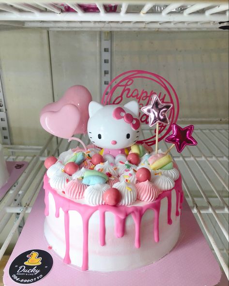 Tort Hello Kitty, Bolo Da Hello Kitty, Hello Kitty Birthday Theme, Kitty Birthday Cake, Hello Kitty Theme Party, Hello Kitty Birthday Cake, Hello Kitty Birthday Party, Hello Kitty Rooms, Hello Kitty Themes