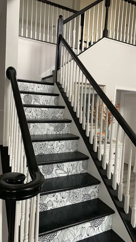 40+ Awesome DIY Home Decor Ideas on a Budget - Dengarden Modern Stairs Ideas, Stairs Remodeling, Black Painted Stairs, Black And White Hallway, Black And White Stairs, Stairs Decor, Stairs Renovation, White Staircase, Painted Staircases