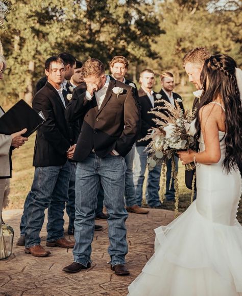 Boots And Jeans Groomsmen, Groomsmen Western Attire, Groomsmen In Jeans, Groom In Jeans, Country Wedding Groomsmen, Rustic Groomsmen Attire, Casual Groom, Rustic Wedding Groom, Aesthetic Cowgirl