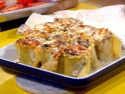 Spinach and Mushroom Lasagna Roll-ups with Gorgonzola Cream Sauce Recipe | Rachael Ray | Food Network Spinach And Mushroom Lasagna, Korean Diet Plan, Gorgonzola Cream Sauce, Spinach Mushroom Lasagna, Spinach Lasagna Rolls, Mushroom Lasagna, Spinach And Mushroom, Lasagna Roll Ups, Lasagna Roll