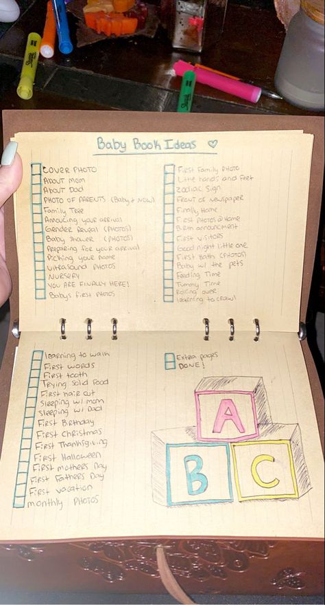 Milestone Book Ideas, Diy Memory Book Ideas, My First Year Scrapbook Ideas, Scrapbook Ideas First Year, Mommy Journal Ideas, Scrap Book For New Born Baby, Baby Scrap Booking Idea, Babybook Scrapbook Ideas, Pregnant Scrapbook Ideas