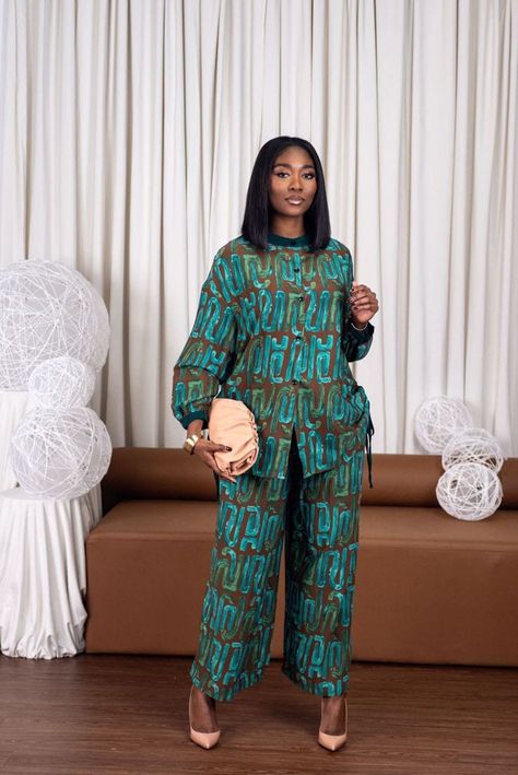 2piece Outfits, Chic Dress Classy, African Wear Dresses, African Inspired Clothing, African Fashion Traditional, African Fashion Ankara, African Fashion Women Clothing, African Inspired Fashion, Classy Dress Outfits