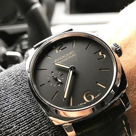 Panerai Central — Check out the sandwich dial on the #Panerai PAM512... Diesel Watches For Men, Mens Watches Expensive, Relic Watches, Panerai Radiomir, Oris Watches, Fancy Watches, Armani Watches, Panerai Watches, Panerai Luminor