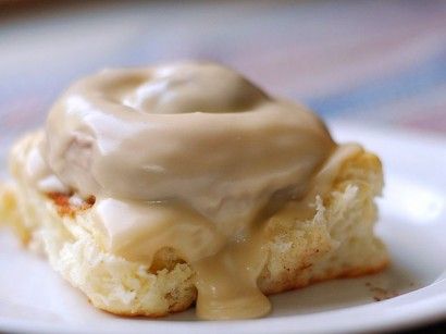 amish cinnamon rolls with caramel frosting - oh ! Amish Cinnamon Rolls, Fluffy Cinnamon Rolls, Caramel Frosting, Tasty Kitchen, Amish Recipes, Sweet Roll, Breakfast Breads, Rolls Recipe, Cinnamon Roll