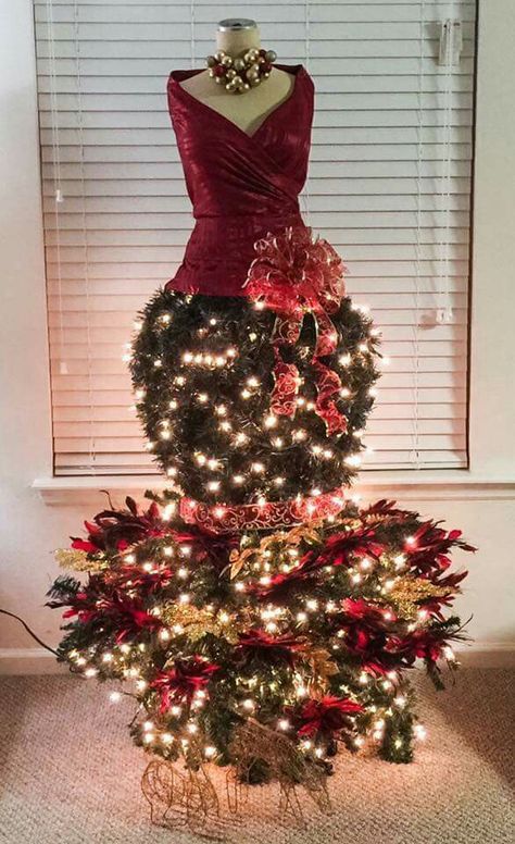 The Curvy Christmas Tree Christmas Dress Ideas, Diy Mannequin, Pottery Barn Christmas Tree, Dress Form Christmas Tree, Mannequin Christmas Tree, Cardboard Christmas Tree, Pottery Barn Christmas, Christmas Tree Dress, Tree Dress