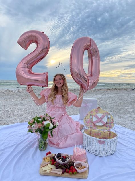 Beach Birthday Celebration Ideas, Beach Picnic Pictures, Beach Birthday Pictures, Beach Bday Party Ideas, Pink 20th Birthday, Beach Birthday Dress, Birthday Beach Pictures, Beach Birthday Aesthetic, Beach Birthday Photoshoot