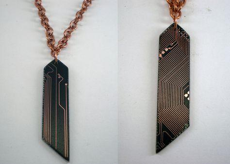 Printed Circuit Board Jewelry! These necklaces are made of a computer… Circuit Jewelry, Jupiter Storm, Cyberpunk Accessories, Geeky Jewellery, Old Computer, Computer Chip, Tech Jewelry, Jewelry Organizer Wall, Jewelry Wall