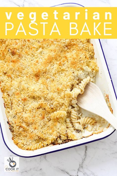 This hearty and deliciously creamy vegetable pasta bake is the ultimate in vegetarian comfort food. An easy family dinner loaded with veggies, cheese and topped with a crispy parmesan breadcrumb topping. Pasta Bake Vegetarian, Vegetable Pasta Bake, Cooking Cream, Vegetarian Comfort Food, Vegetable Pasta, Best Vegetarian Recipes, Easy Comfort Food, Vegetarian Pasta, Easy Family Dinners