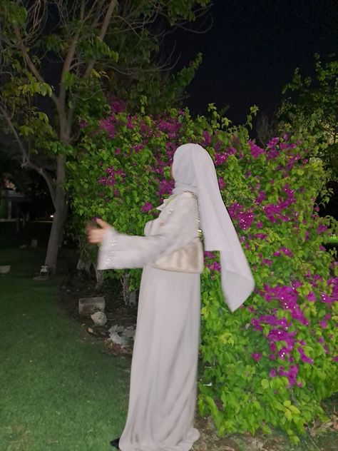 Aesthetic blurry pic hijabi Hijabi Aesthetic, Quick Saves