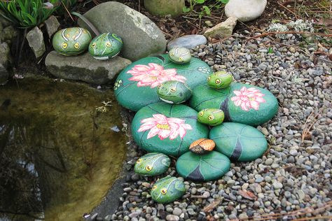 Lily pads and frogs Painting Ideas Lily Pad, Witchy Yard, Painted Lily Pads, Frog Stone Painting, Frog Stepping Stone, Painted Rock Koi Pond, Garden Rock Art, Frog Decor, Garden Decor Projects