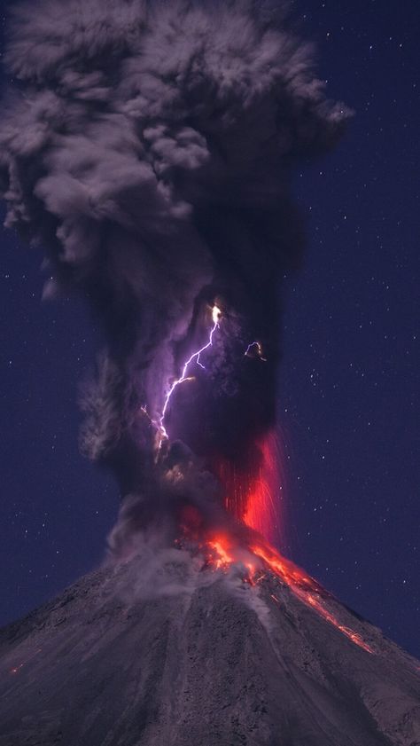 Download free HD wallpaper from above link! #volcano #lightning #smoke #lava #heat #sky #stars Volcanic Lightning, Tornado Tattoo, Volcano Wallpaper, Cool Screensavers, Volcano Pictures, Nature Hd, Stock Wallpaper, Caravaggio, Hd Picture