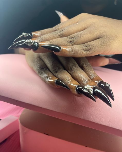 Werewolf baddie nails😛💅 ~Acrylic set ✨ ~DM to book (acrylics, gel-x, & gel manis) 📍Brooklyn, NYC DM me for custom luxurious press on nails💅 comes with full prep kit! DM for more info Shop ready to ship jewelry & press on nails @baesbling #brooklyn #nyc #nycnailtech #brooklynnailtech #explore #AcrylicNails #nailart #TrendingNails#TrendingAcrylicNails Baddie Nails Acrylic, Baddie Nails, Acrylic Set, Nails Acrylic, Nail Tech, Press On Nails, Dm Me, Acrylic Nails, Brooklyn