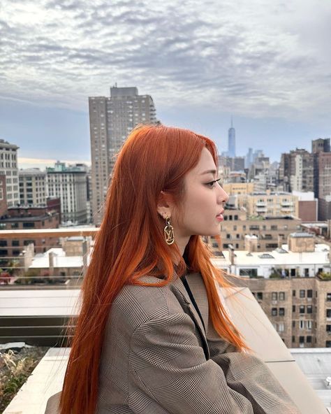 Yunjin Kim, Huh Yunjin, Hair Icon, October 27, Orange Hair, Instagram Update, Pretty Woman, New Hair, Dyed Hair