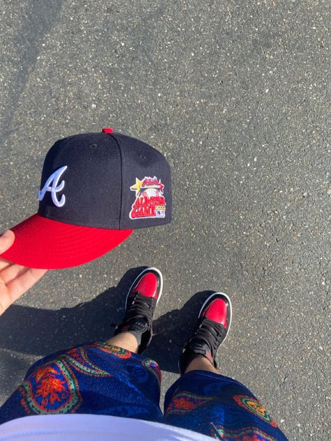 fitted hat, sneakers, streetwear, mens fashion, Jordan 1s, Atlanta Braves, Retro, outfit, summer outfit Atlanta Braves Outfit, Bred Outfits, Fitted Hat Outfit, Caps Outfit, Atlanta Braves Hat, Custom Fitted Hats, Retro Outfit, Big Men Fashion, Jordan 1s