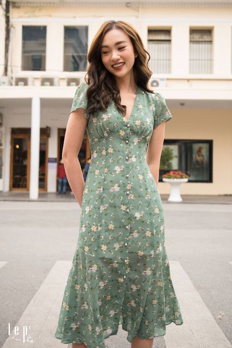 Retro Dresses For Women, Simple Floral Dress, Long Frock Designs, Casual Frocks, Design Fails, Modest Dresses Casual, Korean Fashion Dress, Classy Dress Outfits, Fashion Attire