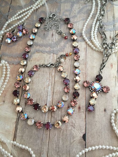 Burgundy Necklace, Burgundy Bracelet, Neutral Bracelets, Sabika Jewelry, Vintage Jewelry Ideas, Gold Bridal Necklace, Metallic Rose Gold, Swarovski Crystal Jewelry, Crystal Cross