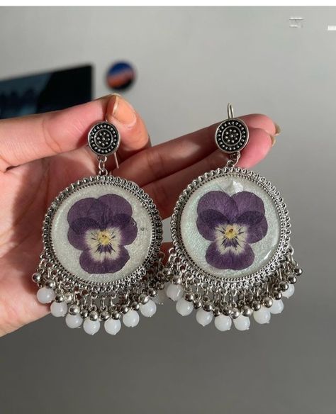 Vintage Indian Jewelry, Gold Jewelry Prom, Antique Jewellery Designs, Fancy Jewellery Designs, Silver Jewellery Indian, Indian Jewellery Design Earrings, Fabric Earrings, Fancy Earrings, Indian Jewelry Sets