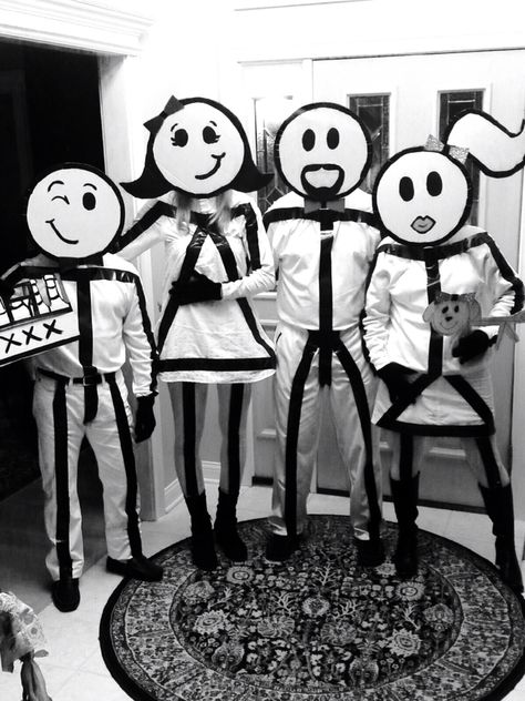 DIY Stick Figure Halloween Costume Idea Stick Figure Halloween Costume, Family Costumes For 3, 3 People Halloween Costumes, Stick Figure Costume, Family Costumes Diy, Best Group Halloween Costumes, Baby Kostüm, Halloween Costume Contest, Halloween Tags