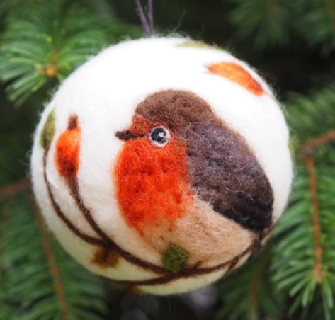 Needle Felted Ornaments, Needle Felting Diy, Needle Felted Christmas, Felt Pictures, Felt Crafts Diy, Needle Felting Tutorials, Needle Felting Projects, Wool Projects, Felt Birds