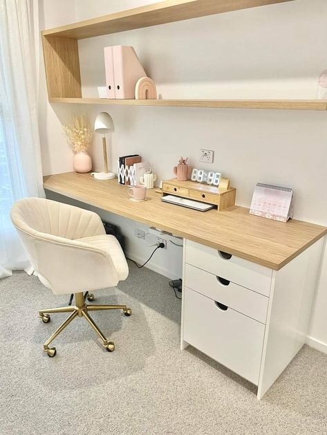 Cozy Office Chair, Big Desk Ideas, Aesthetic Chairs For Desk, Bedroom Desk Ideas, Home Office Aesthetic, Office Aesthetic, Home Office Layout, Cozy Home Office, Office Room Decor