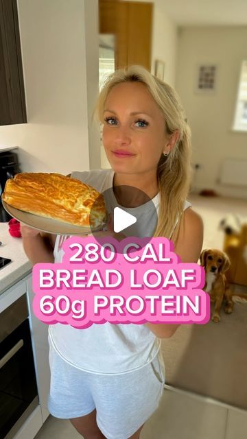 Amy Osborne | ONLINE COACH on Instagram: "𝐋𝐎𝐖 𝐂𝐀𝐋𝐎𝐑𝐈𝐄 𝐁𝐑𝐄𝐀𝐃 𝐋𝐎𝐀𝐅  Only 280 Calorie bread loaf!!  60g Protein  0.4g Fat  6.4g Carbs   Supperrrr quick & easy to make! Weight loss hack made simple ..   Perfect for meal prep, snacking you name it!   Ingredients:  - 60g Egg white powder  -  110g 0% Greek Yogurt  - 120g water  - Sweetener & cinnamon or seasoning you want (optional)   Method:  * Preheat over to 180 * Add the water and sweetener to the egg white powder  * Whisk for about 4 mins until fluffy and thick  * Add in the yogurt and whisk for another 30 secs  * Add to loaf pan and cook for 30 ish mins until golden and firm.  Enjoy!!   Double tap & hit follow for more!  #weightlossrecipes #weightloss #weightlossjourney #lowcalorie #highprotein #lowcalrecipes #dietfood #w Egg White Protein Powder Bread, Egg White Powder Recipes, Egg White Bread, Protein Breads, Carnivore Bread, Protein Puddings, Egg White Powder, Low Calorie Bread, Egg White Protein Powder