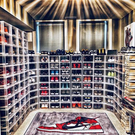 Jordan Depot on Instagram: “🤤 Pretty sure this is what heaven looks like. #JordanDepot @JordanDepot JordanDepot.com ⠀ via @360_soles” Sneakerhead Room, Sneaker Closet, Swag Hats, Hype Beast, Shiny Shoes, How To Cut Nails, Kicks Shoes, Stunning Shoes, Sneaker Stores