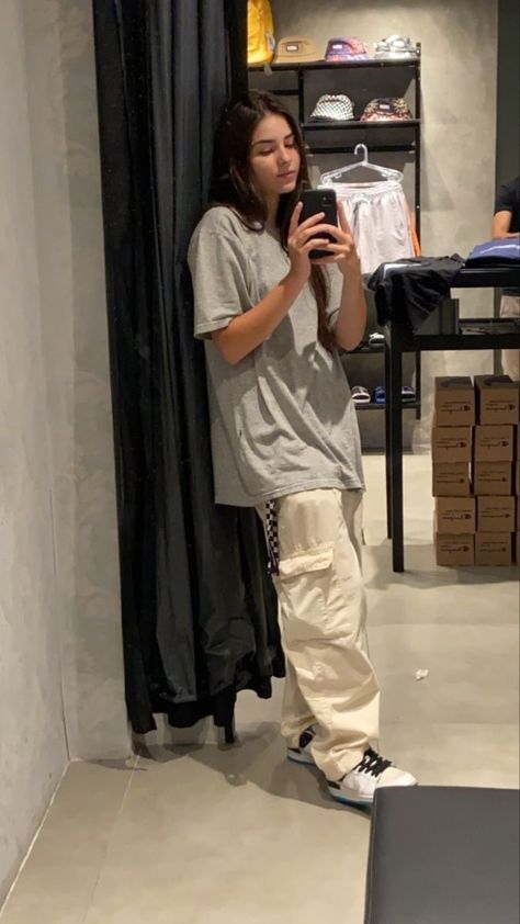 Streetwear Lesbian Outfits, Masc Girls Outfits, Stem Lesbian Style, Street Dance Outfit, Stem Lesbian, Masc Outfits For Women, Masc Girls, Stem Outfits, Baggy Outfit Ideas