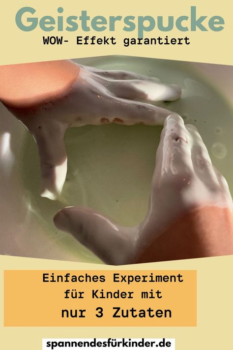 Auf dem Bild sieht man ein Kind welches mit dem Experiment Geisterspucke oder auch Oobleck genannt sich ausprobiert. Das Kind hat die Hände komplett in der Geisterspucke drin.  Es ist ein einfaches Experiment für Kinder aus nur drei Zutaten. Eine schritt für Schritt Anleitung findest du auf meinem Blog. Oobleck Experiment, Halloween Kindergarten, Science For Kids, Sensory Play, Creative Kids, Diy For Kids, Halloween Party, Kindergarten, Preschool