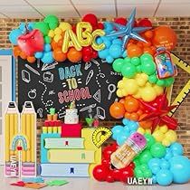 Back To School Night Decorations, School Balloon Arch, Back To School Balloon Arch, Back To School Decoration Ideas, School Window Decorations, Classroom Party Decorations, School Themed Party, Back To School Window Display, Kindergarten Welcome