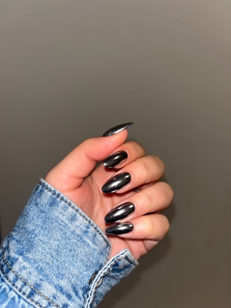 #mirrornails #metallic #nails Dark Grey Metallic Nails, Black Metal Nails, Dark Metallic Nails, Black Mirror Nails, Gunmetal Chrome Nails, Black Metallic Nails, Gunmetal Nails, Metallic Black Nails, Nail Notes