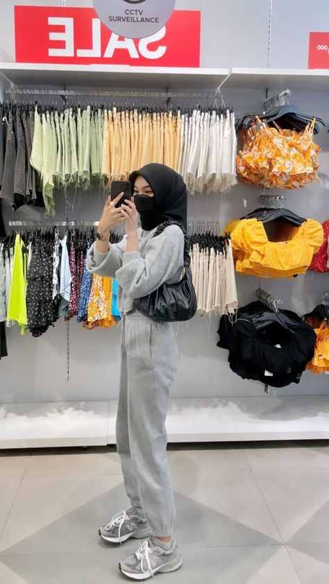 Style Olahraga Hijab, Outfit Ideas Hijab, Korean Style Hijab, Hijab Hipster, Ootd Hijab Style, Ootd Simple, Muslimah Dress, Hijab Style Casual, Hijabi Fashion Casual