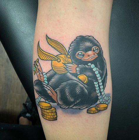 Niffler tattoo 2019 - by Dave Sedano @ Ocala Tattoo #Niffler #HarryPotter #FantasticBeasts #NifflerTattoo #Tattoo #TattooInspiration Niffler Tattoo Design, Fantastic Beasts Tattoo, Niffler Tattoo, Harry Potter Tattoo Sleeve, Sun Template, Hp Tattoo, Potter Tattoo, Tattoo Concepts, Fantastic Beast