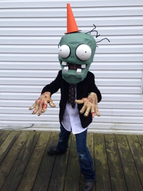 Plants vs zombies costume. Custom made finally finished! Zombie Halloween Costumes, Halloween Infantil, Homemade Costume, Duo Halloween Costumes, Homemade Halloween Costumes, Zombie Party, Zombie Costume, Ideas For Halloween, Homemade Costumes