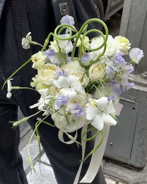 Dior Bridal, Garlic Flower, Garlic Scapes, Weeding, Bridal Bouquet, Floral Wedding, Photography Inspiration, Flowers Bouquet, Floral Arrangements