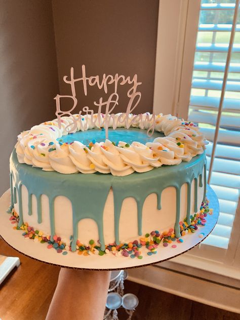 Double Cake, Bakery House, Round Birthday Cakes, Mousse Filling, Vanilla Mousse, Funfetti Cake, Big Cakes, Round Cake, Pretty Birthday Cakes