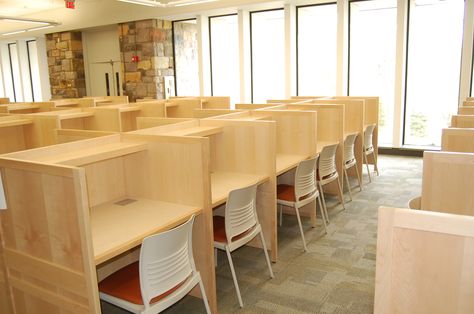 Traditional Study Carrels with Power/USB ports in work surface by AGATI Furniture Students still need private work space to study! Library Study Carrels, Study Carrel Ideas, Study Hub Interior Design, Public Study Room, Study Hub Cafe, Study Hub Design, Study Cafe Design, Traditional Study, Group Study Room